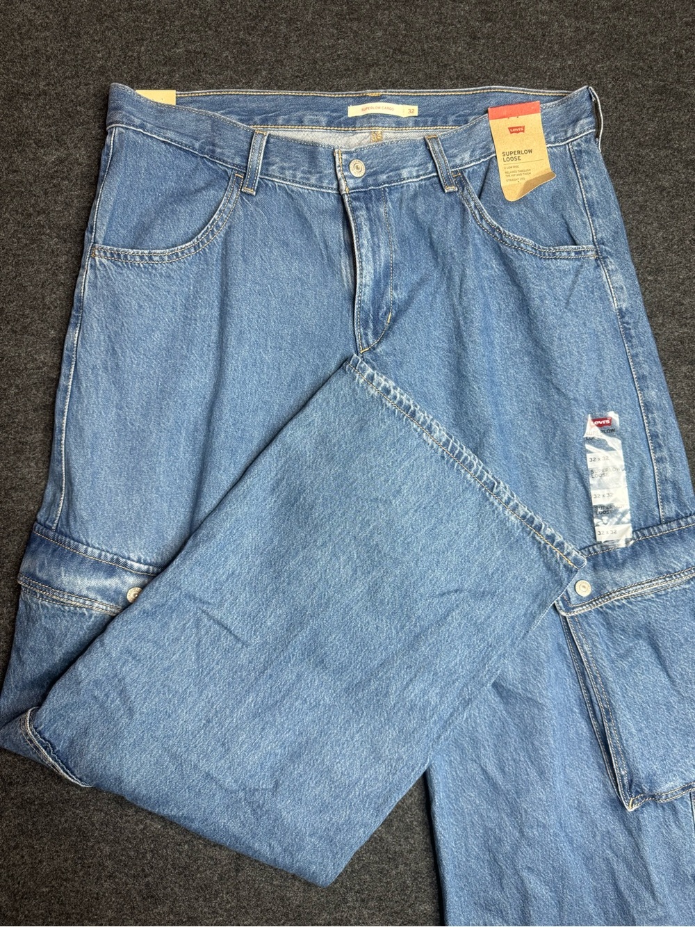 New 32x32 Levi's women’s low rise loose fit Carpenter Jeans
